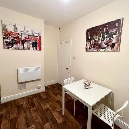 Studio Flat In Colliers Wood Apartment London Exterior photo